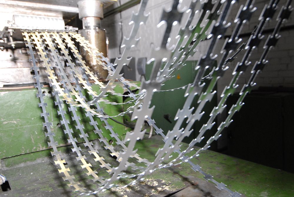 manufacture of the barbed wire